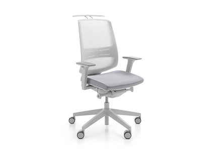 Białe krzesło pracownicze